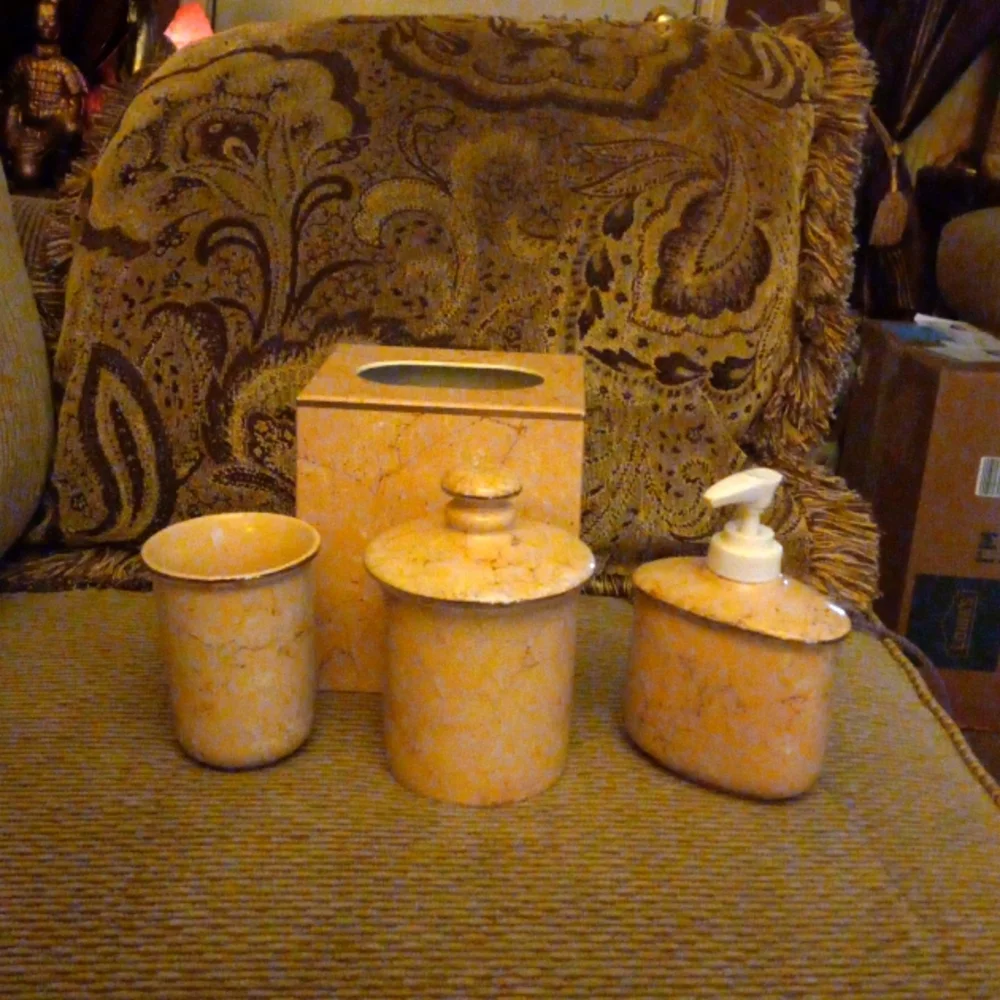 Vintage 5 Piece Bath Set